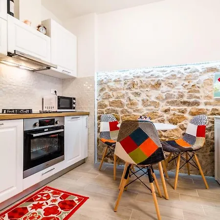 Mirela Kastel Stafilic *