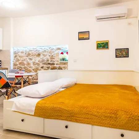 Mirela Kastel Stafilic * Kaštela