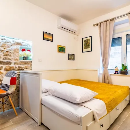 Mirela Kastel Stafilic * Kastela